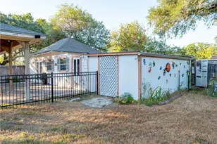 408 E Reuss Blvd, Cuero, TX 77954 - Photo 11