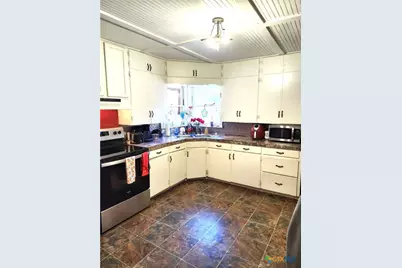 418 Clark Street, Yoakum, TX 77995 - Photo 5