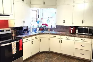 418 Clark St, Yoakum, TX 77995 - Photo 5