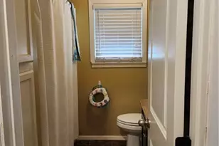 418 Clark St, Yoakum, TX 77995 - Photo 3