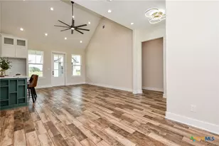 595 Buckskin Dr, Palacios, TX 77465 - Photo 9