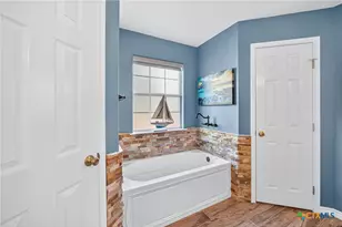 175 Creekwood Dr, Gonzales, TX 78629 - Photo 35