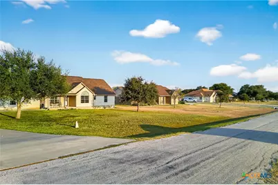 175 Creekwood Drive, Gonzales, TX 78629 - Photo 7