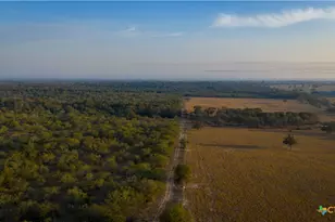 916 Co Rd 421, Waelder, TX 78959 - Photo 23