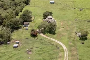 503 Rabbit Run Rd, Victoria, TX 77905 - Photo 5