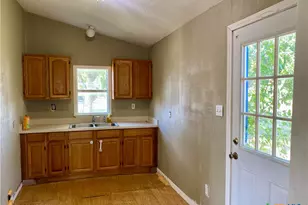 517 S Center, Marion, TX 78124 - Photo 5