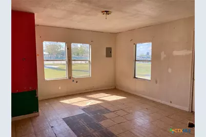 517 S Center, Marion, TX 78124 - Photo 9