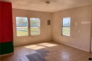 517 S Center, Marion, TX 78124 - Photo 9