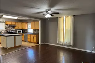 111 N Alexander St, Belton, TX 76513 - Photo 5