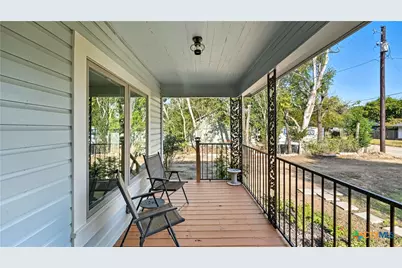 611 Qualls Street, Gonzales, TX 78629 - Photo 3