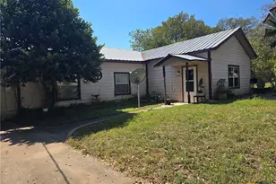 1002 W Leon St, Gatesville, TX 76528 - Photo 1