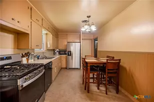 216 Bowie St, Port Lavaca, TX 77979 - Photo 7