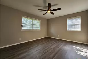 273 Meadow Ave, New Braunfels, TX 78130 - Photo 15