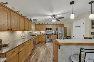 911 Heritage Hill, Canyon Lake, TX 78133 - Photo 15
