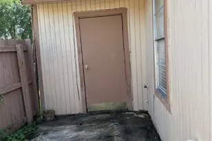 1051 Country Club Dr, Seguin, TX 78155 - Photo 11