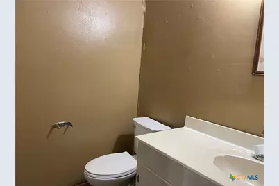 412 N King Street, Seguin, TX 78155 - Photo 11