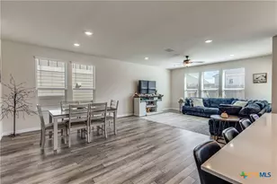 213 Sugar Cane Rd, Buda, TX 78610 - Photo 7