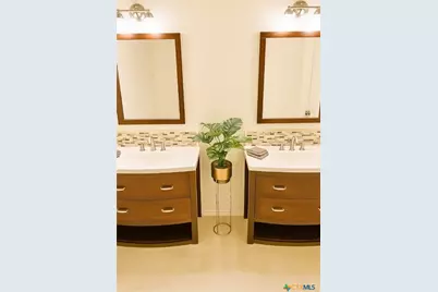 1054 Rolling Path, New Braunfels, TX 78130 - Photo 11