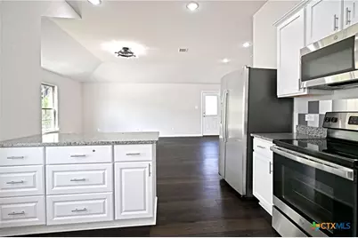 2973 Greenbriar, Seguin, TX 78155 - Photo 9