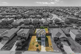 137 Bridges Ln, Jarrell, TX 76537 - Photo 33