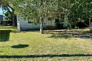 1409 E Commercial St, Victoria, TX 77901 - Photo 3