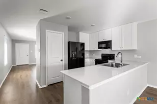 128 Hellcats Wy, Jarrell, TX 76537 - Photo 5