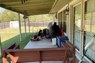 619 Jackson St, Rockdale, TX 76567 - Photo 9