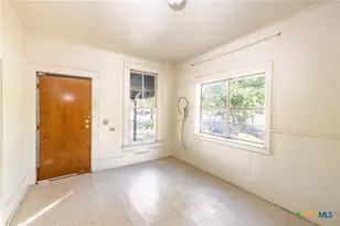 936 Water St, Gonzales, TX 78629 - Photo 3