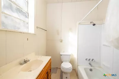 936 Water Street, Gonzales, TX 78629 - Photo 9