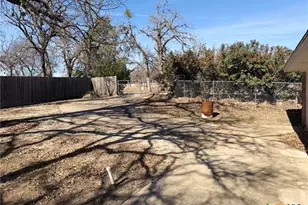 2603 W Main St, Cameron, TX 76520 - Photo 29