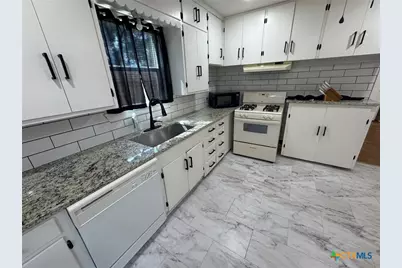 300 N Bowie, Cameron, TX 76520 - Photo 5