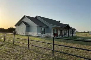 5851 Moccasin Bend Rd, Gatesville, TX 76528 - Photo 3