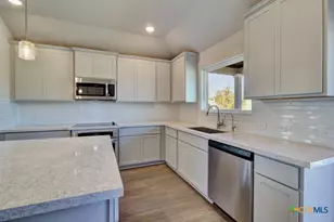 1229 Casetta Run, New Braunfels, TX 78130 - Photo 11