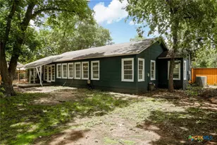 621 E Hackberry St, Seguin, TX 78155 - Photo 23