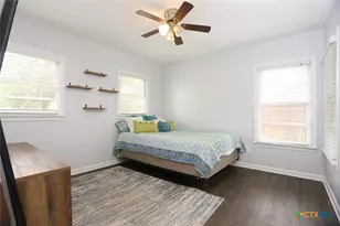 621 E Hackberry St, Seguin, TX 78155 - Photo 13