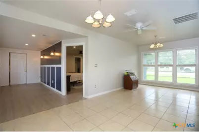 621 E Hackberry Street, Seguin, TX 78155 - Photo 19