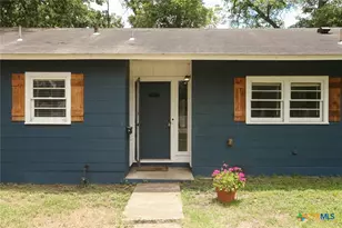 621 E Hackberry St, Seguin, TX 78155 - Photo 3