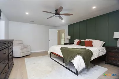 621 E Hackberry Street, Seguin, TX 78155 - Photo 11