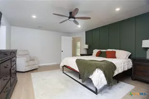 621 E Hackberry St, Seguin, TX 78155 - Photo 11