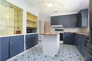 621 E Hackberry St, Seguin, TX 78155 - Photo 7