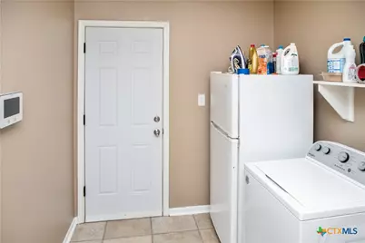 303 Bridle Lane, Victoria, TX 77904 - Photo 9