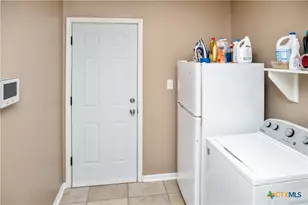 303 Bridle Ln, Victoria, TX 77904 - Photo 9