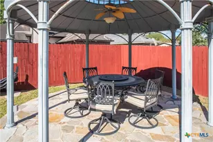 303 Bridle Ln, Victoria, TX 77904 - Photo 11