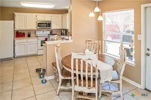 303 Bridle Ln, Victoria, TX 77904 - Photo 7