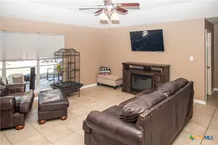 303 Bridle Ln, Victoria, TX 77904 - Photo 5