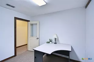 1111 N Walnut Ave, New Braunfels, TX 78130 - Photo 1