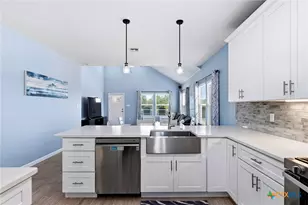 132 Breezeway Dr, Rockport, TX 78382 - Photo 9