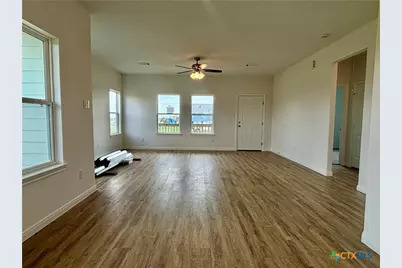 638 Swallow, Palacios, TX 77465 - Photo 9