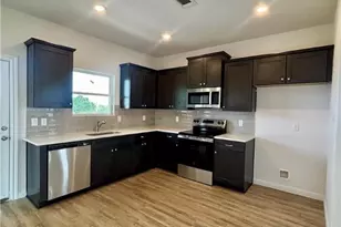 638 Swallow, Palacios, TX 77465 - Photo 5