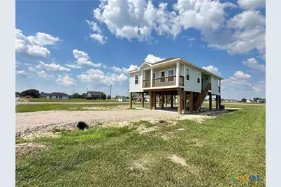 638 Swallow, Palacios, TX 77465 - Photo 3